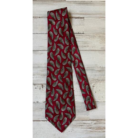 Brian Nash Dark Red Flower Petal Like 100% Silk Tie EUC - Picture 2 of 3